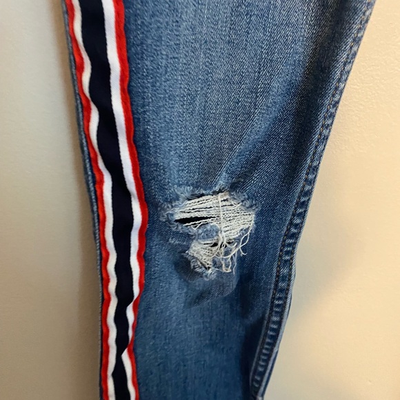 Hollister High Rise Ripped Super Skinny Jean - Picture 4 of 5